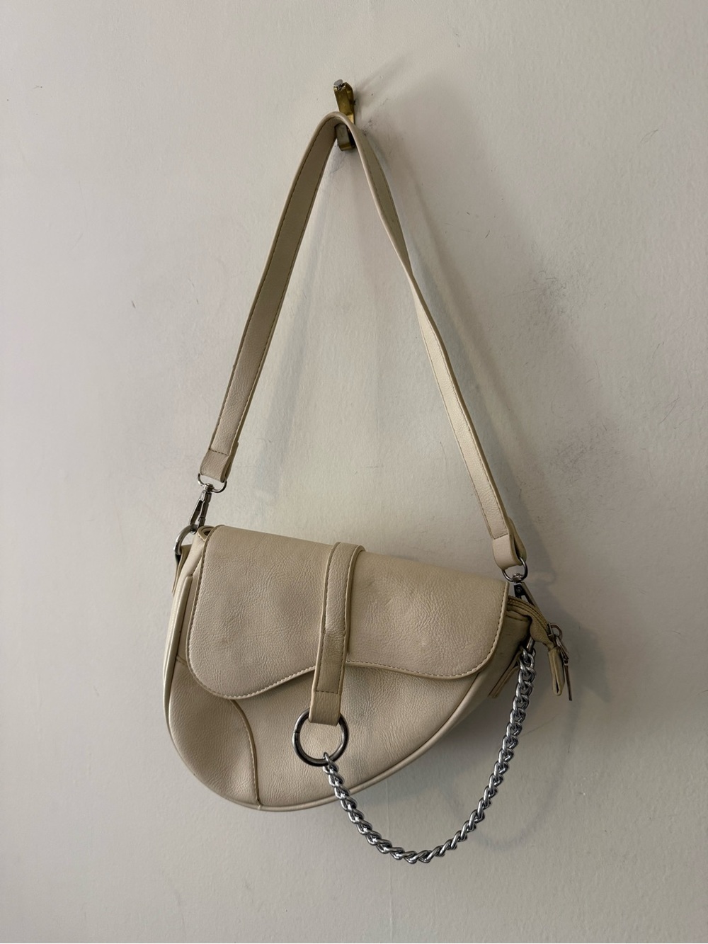 Women's Cream Saddle Shoulder Bag with Chain Accent